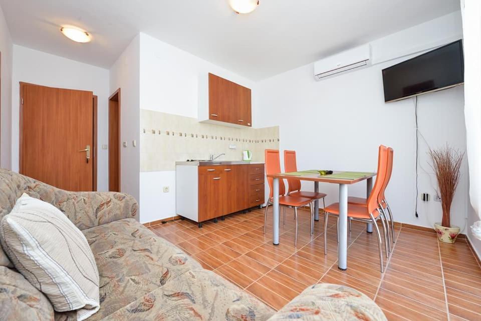 Sreca Apartment Near Beach With Bbq Bibinje Eksteriør bilde