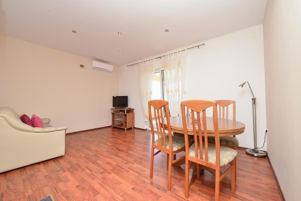Sreca Apartment Near Beach With Bbq Bibinje Eksteriør bilde