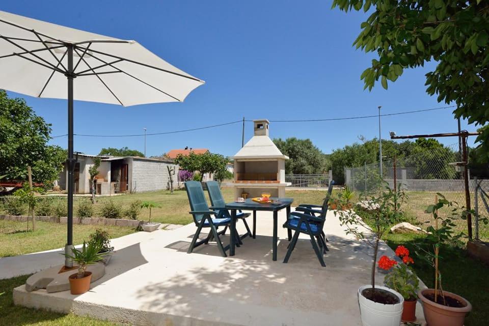 Sreca Apartment Near Beach With Bbq Bibinje Eksteriør bilde