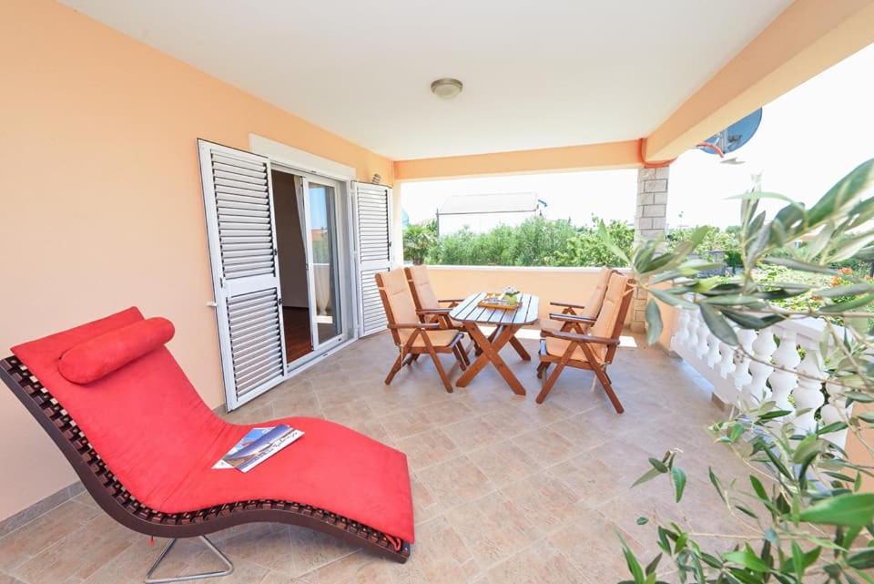 Sreca Apartment Near Beach With Bbq Bibinje Eksteriør bilde