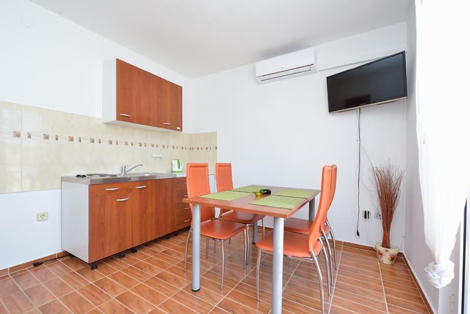 Sreca Apartment Near Beach With Bbq Bibinje Eksteriør bilde