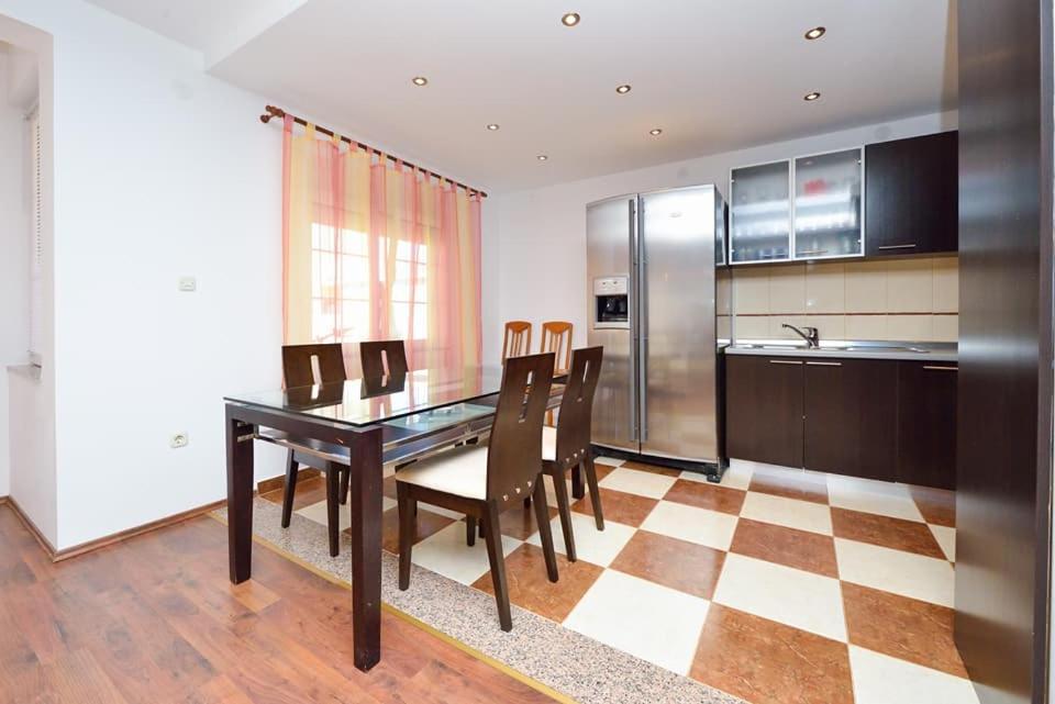 Sreca Apartment Near Beach With Bbq Bibinje Eksteriør bilde