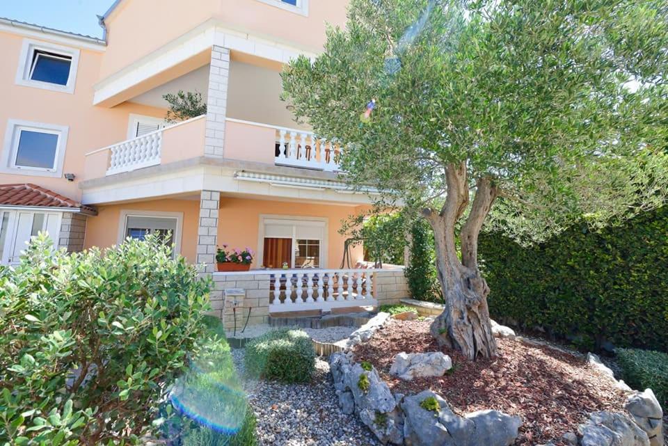 Sreca Apartment Near Beach With Bbq Bibinje Eksteriør bilde