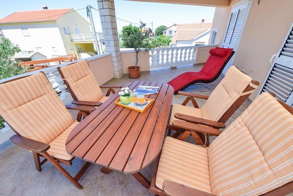 Sreca Apartment Near Beach With Bbq Bibinje Eksteriør bilde