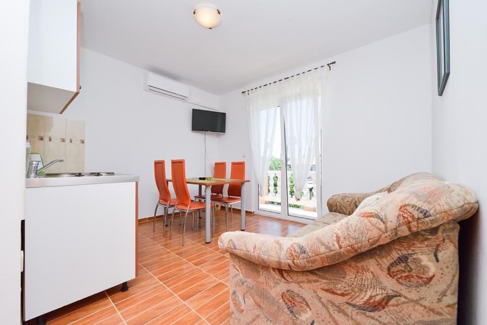 Sreca Apartment Near Beach With Bbq Bibinje Eksteriør bilde